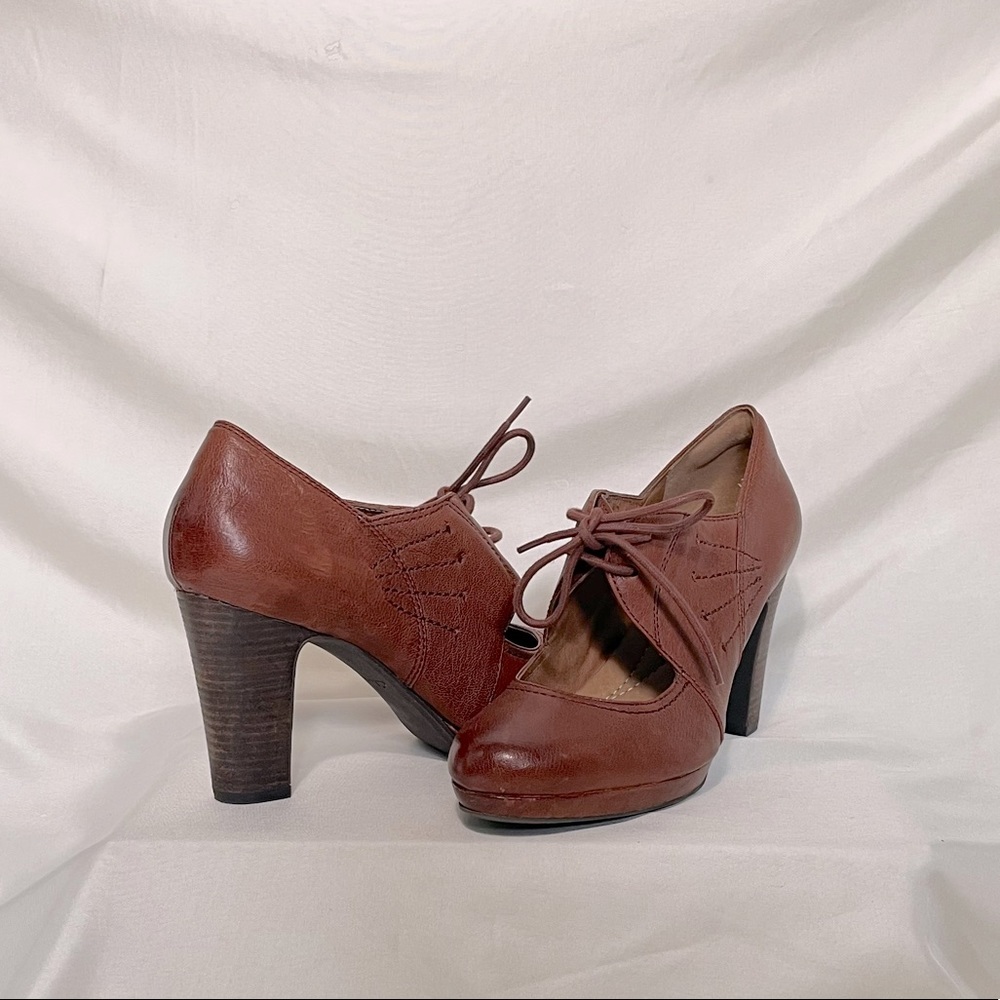 📖 Brogue Wingtip Oxford Lace Up Leather Academic Block 3.5 Heels Size 9 Clarks